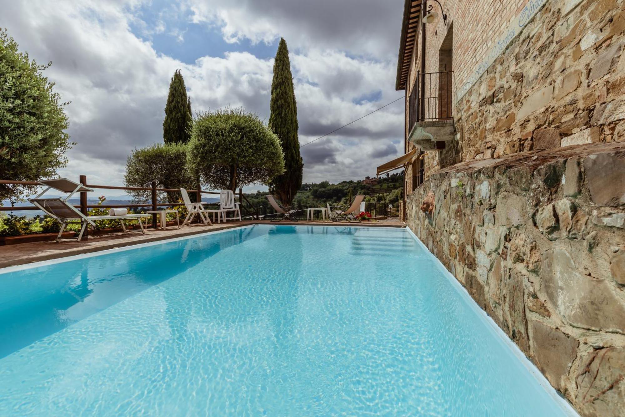 Vecchia Oliviera 3* Montalcino